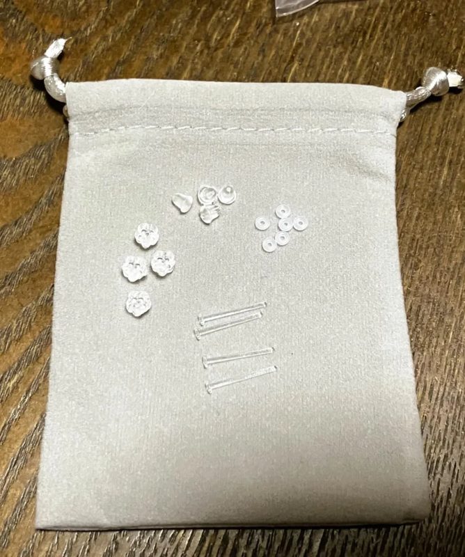 透明ピアス