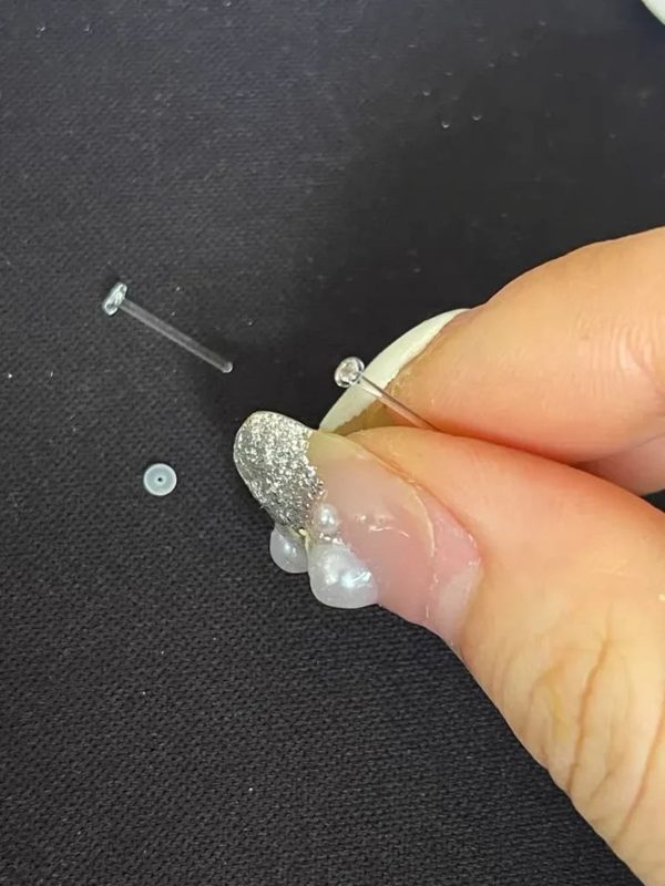 透明ピアス